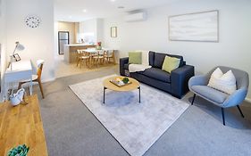 Cozy And Chic In Central Christchurch